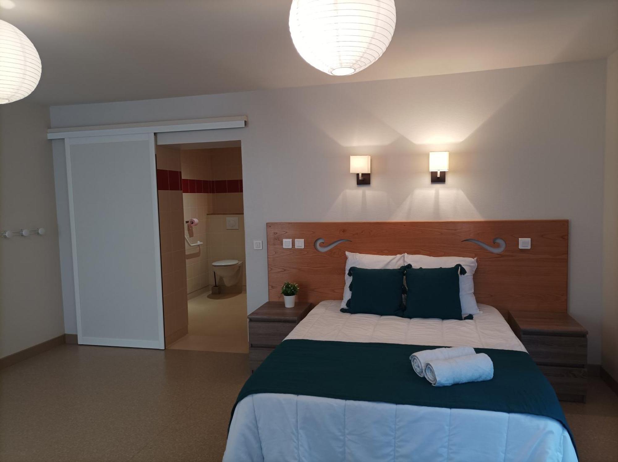 Auberge De Mourjou מראה חיצוני תמונה